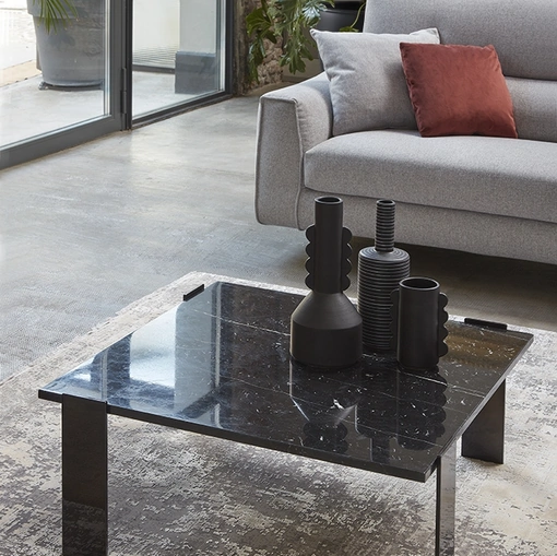 Tavolino Melbourne con top in marmo di Rosini Divani