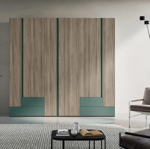 Armadio Battente Gola ZN06 finitura Forestal Brown e Pavone di Marka Total Living