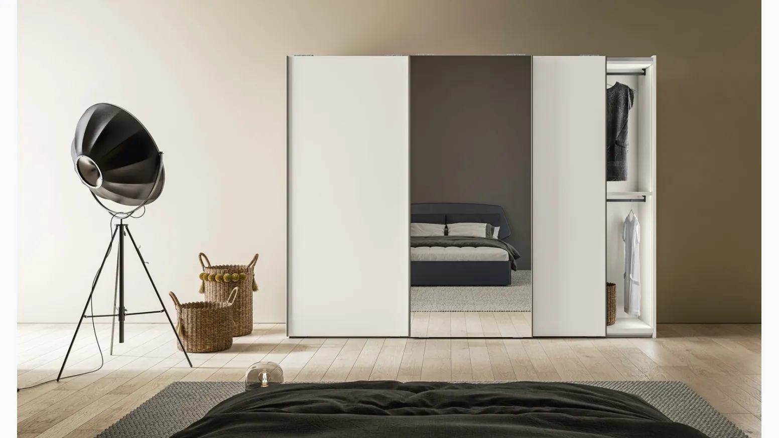 Armadio Scorrevole Logic ZN19 finitura Perla con anta centrale a Specchio argentato di Marka Total Living