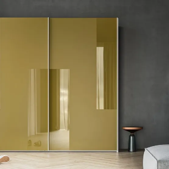 Armadio Scorrevole Logic ZN23 laccato opaco Verde Senape con fasce retrolaccate in metacrilato Verde Senape di Marka Total Living