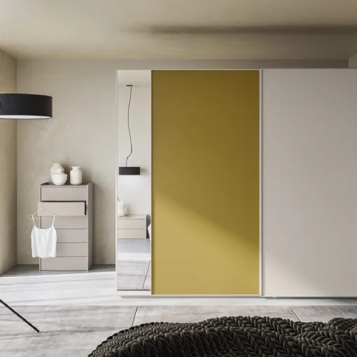 Armadio Scorrevole Elite ZN25 in laccato Verde Senape, finitura Nuvola e Specchio argentato di Marka Total Living