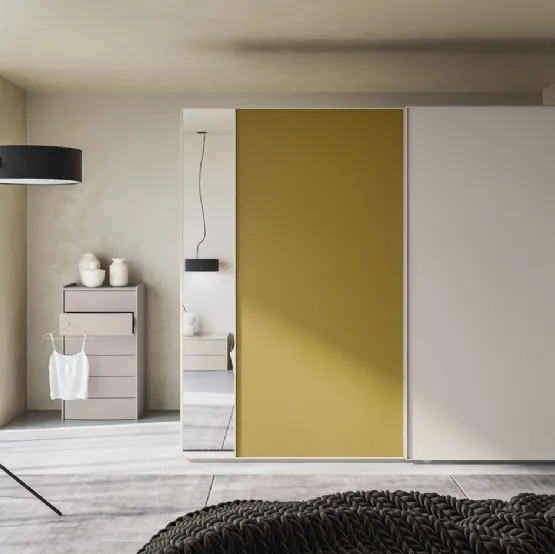 Armadio Scorrevole Elite ZN25 in laccato Verde Senape, finitura Nuvola e Specchio argentato di Marka Total Living