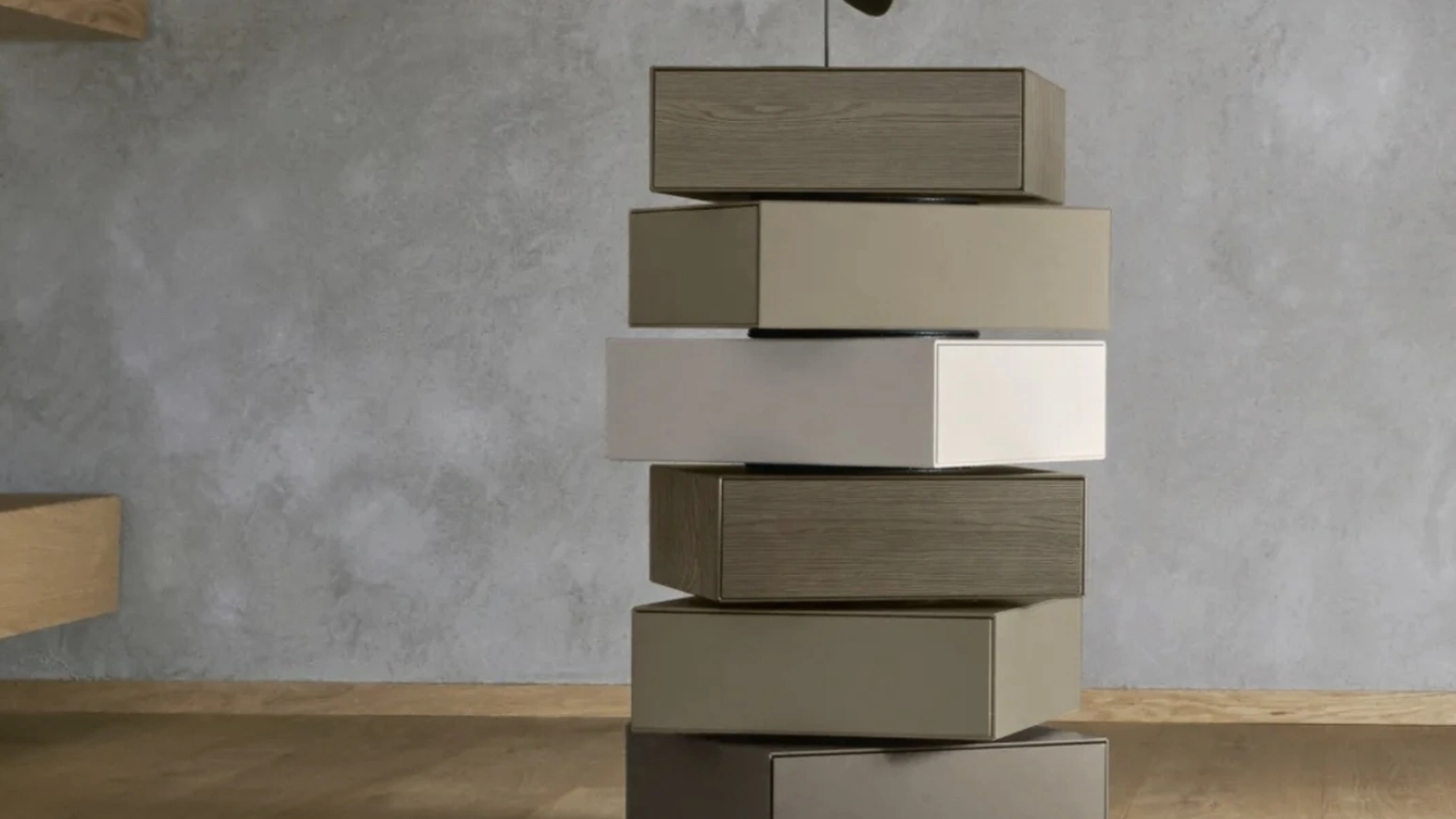 Cassettiera Domino Giro in laccato e legno di Sangiacomo