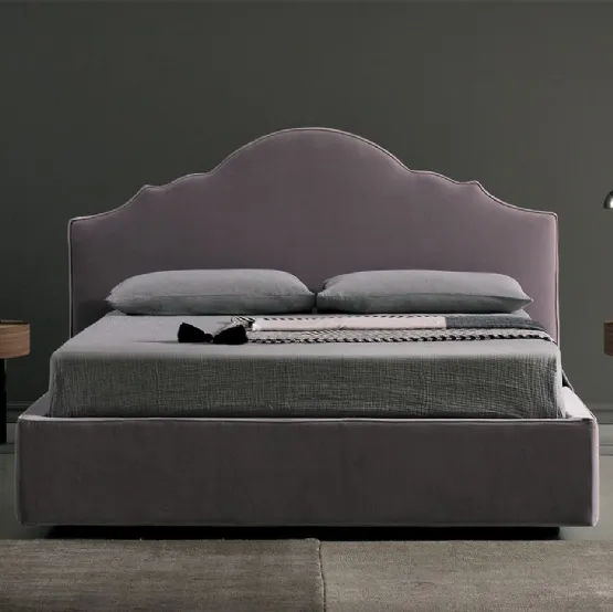 Letto in tessuto con testiera sagomata e box contenitore Tiffany di Bodema