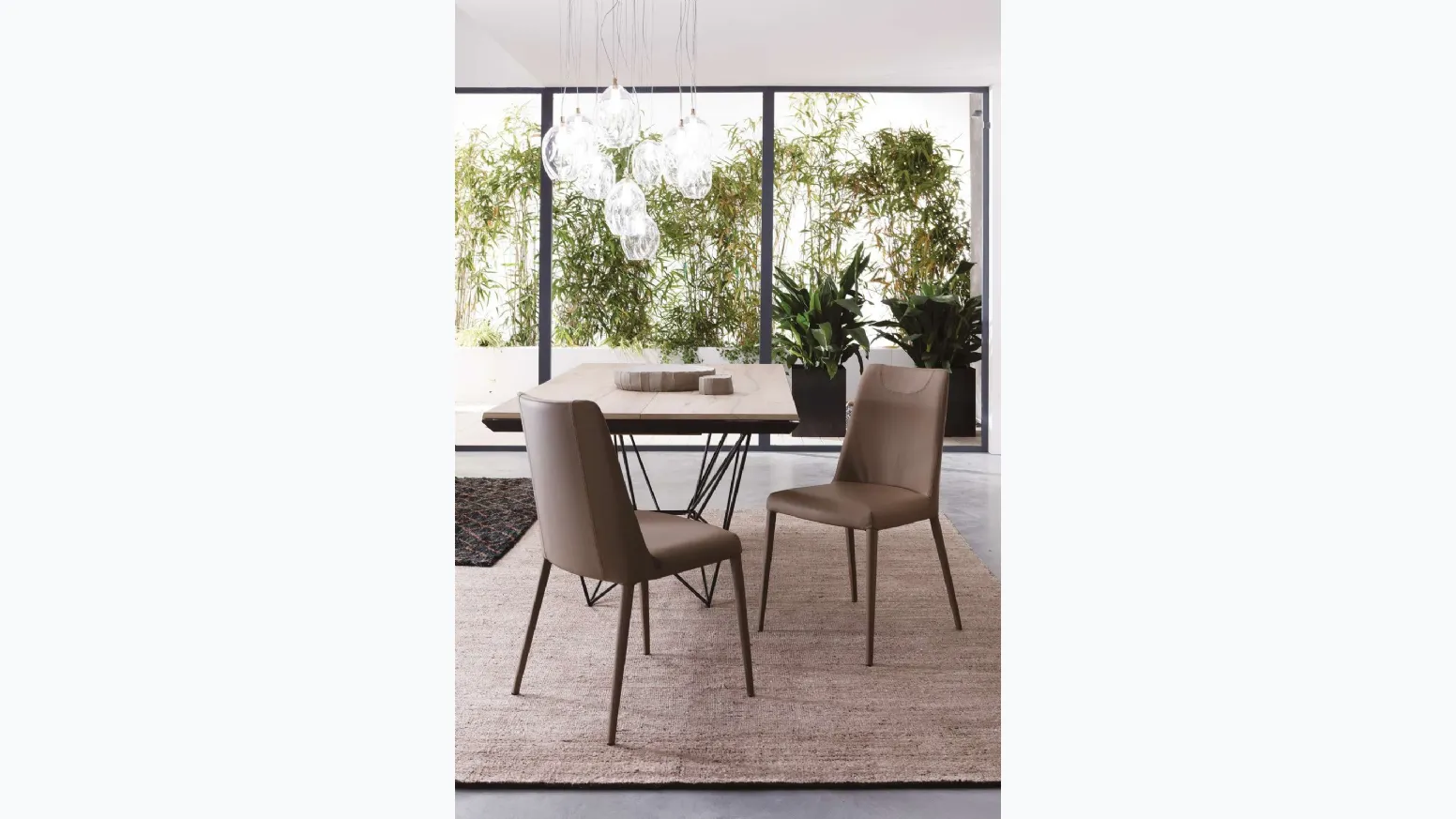 Sedia in pelle Sofia di Ozzio
