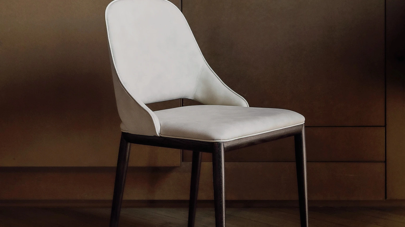 Sedia Malva con seduta rivestita pelle di Tonin Casa