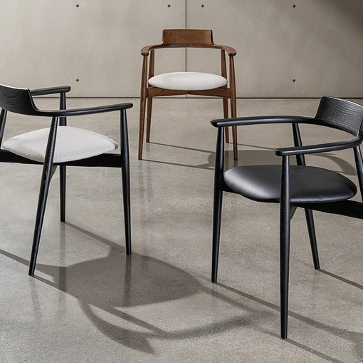 Sedia Xenial in legno con seduta imbottita di Sovet