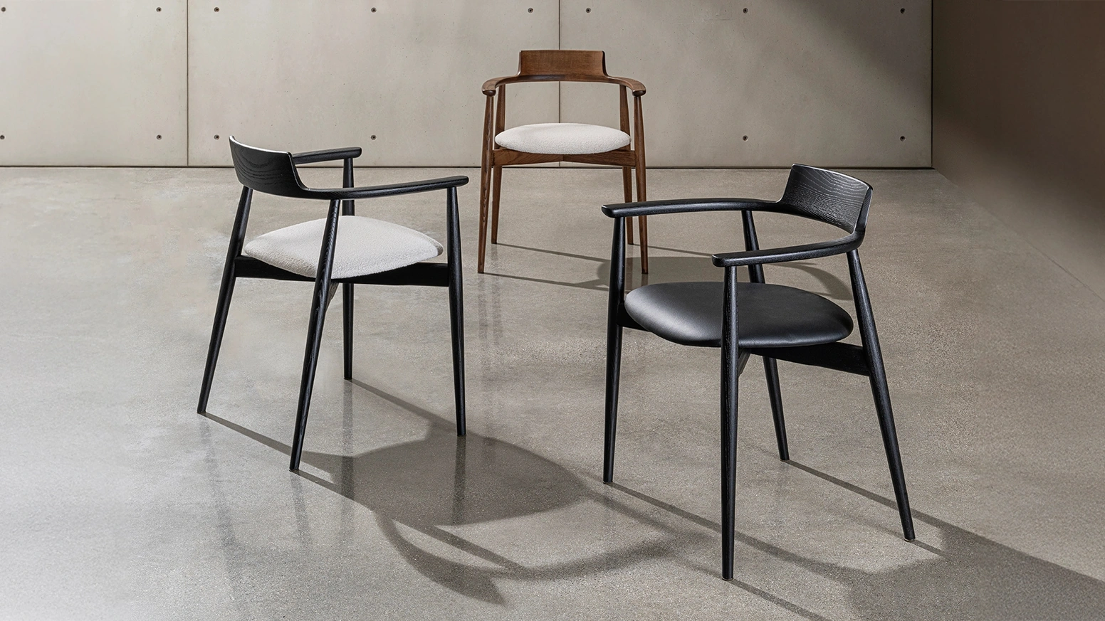 Sedia Xenial in legno con seduta imbottita di Sovet