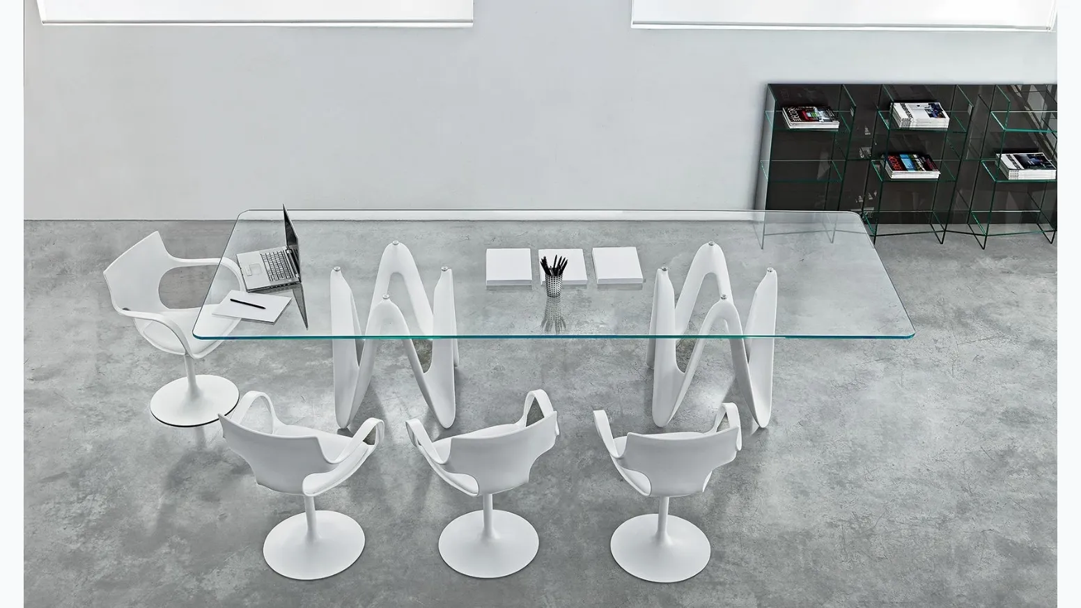 Tavolo Lambda con doppia base con top in vetro e cristalplant di Sovet