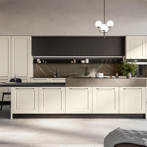 Cucina Classica in frassino bianco con isola Asolo di Arredo3