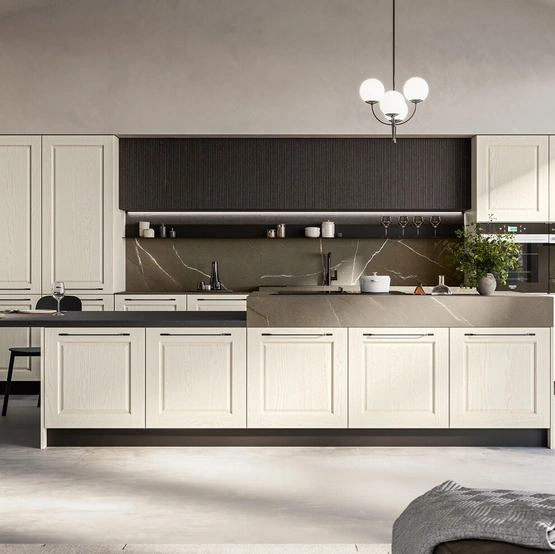 Cucina Classica in frassino bianco con isola Asolo di Arredo3