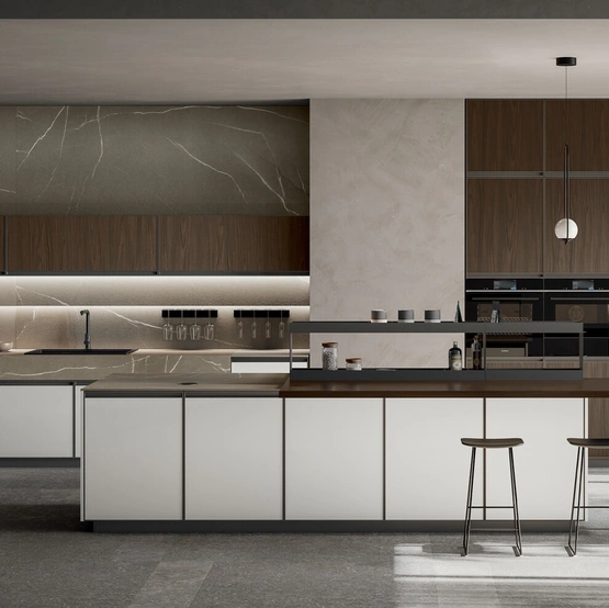 Cucina Moderna con isola Kronos 02 in pet bianco e laminato noce di Arredo3