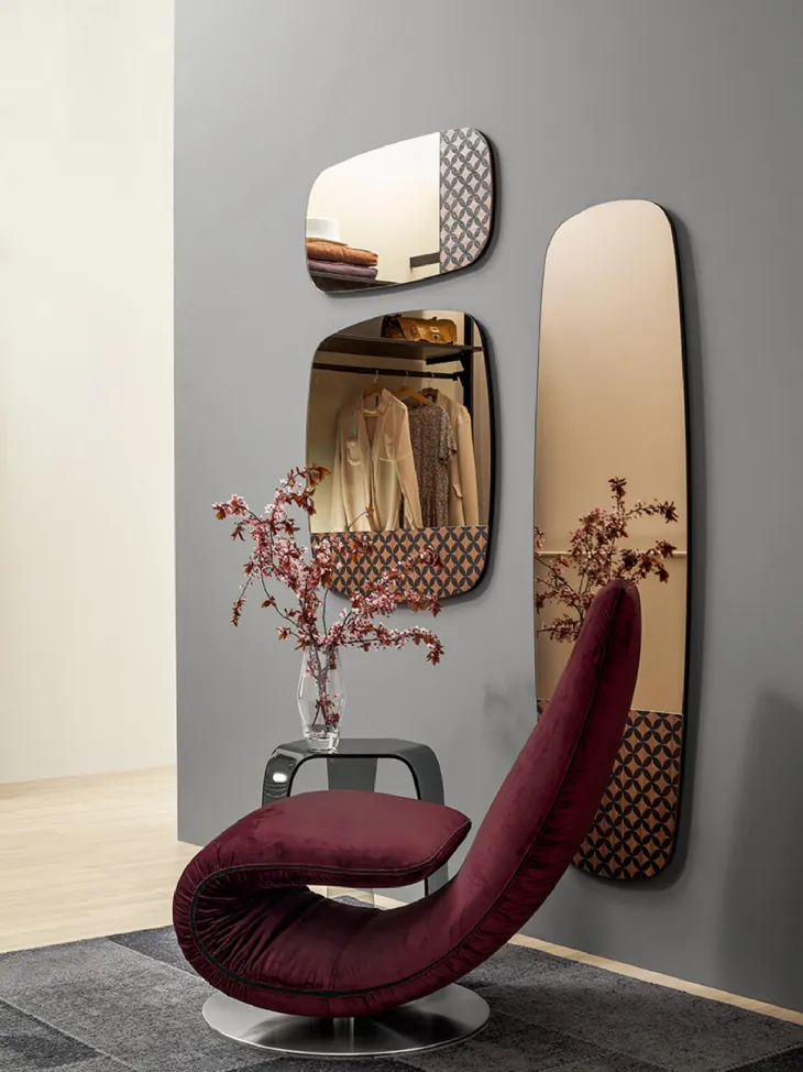 Specchio bronzato con inserto in legno Marguerite di Tonin Casa