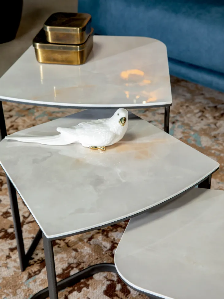 Tavolini sovrapponibili Rim in metallo con top in grès porcellanato di Tonin Casa
