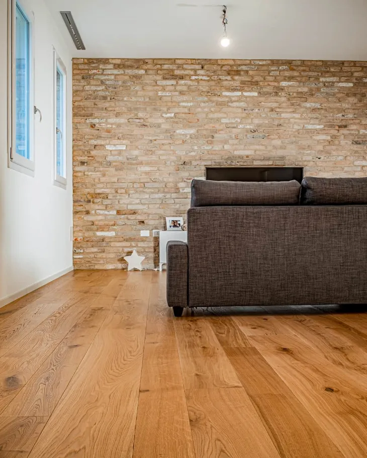 Parquet Treviso con divano