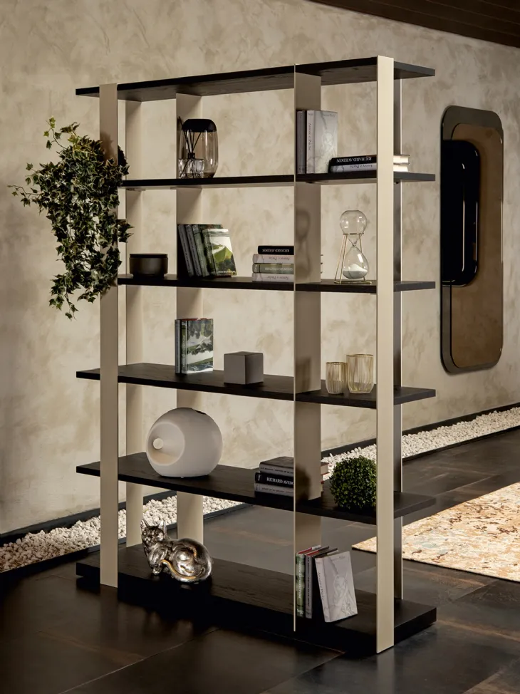 Libreria divisoria Sintesi in metallo con ripiani in legno di Tonin Casa