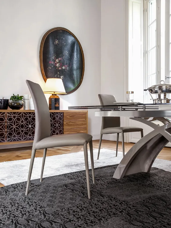 Sedia Charm rivestita in pelle di Tonin Casa