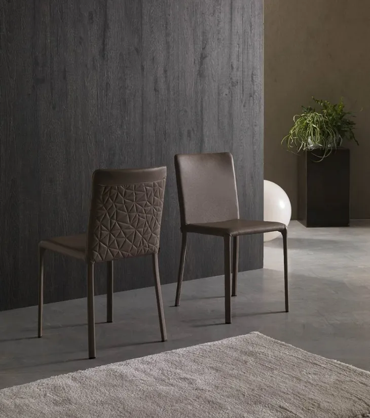 Sedia rivestita in pelle con motivo geometrico sullo schienale Lunette Plus di Ozzio