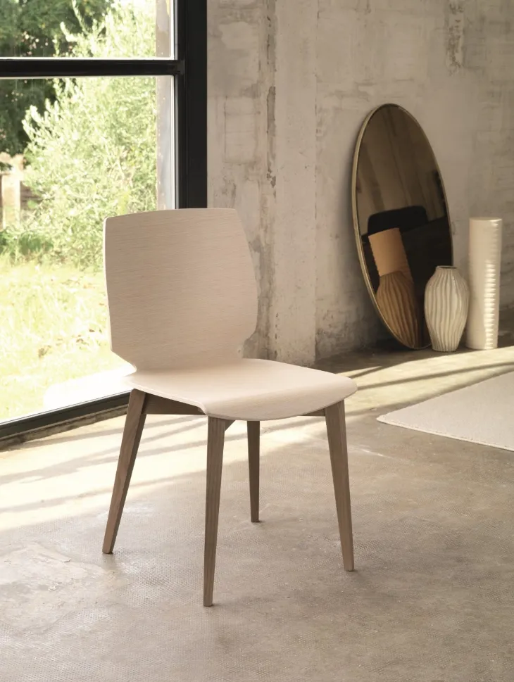 Sedia Shell S149 in legno laccato Bianco con gambe in Frassino di Friulsedie