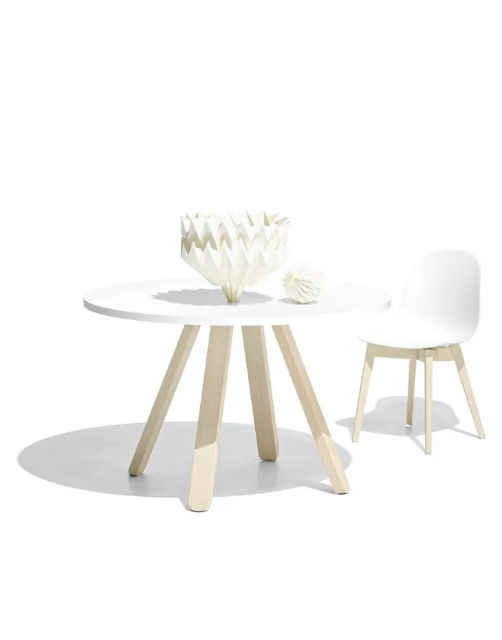 Tavolo rotondo in laminato bianco e base in legno di faggio sbiancato Stecco di Connubia