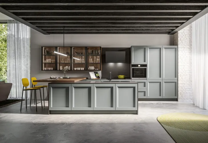 Cucina Moderna con isola in laccato poro aperto Grigio perla e penisola in finitura Rovere safari Frida Modern di Arredo3