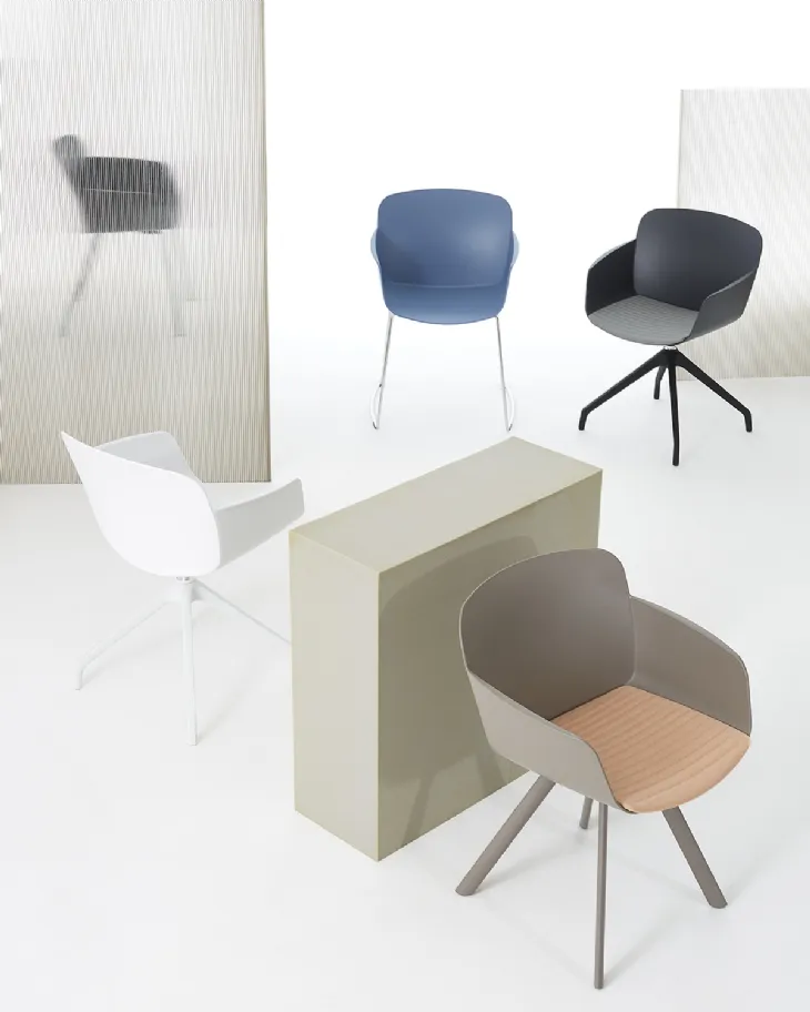 Seduta per ospiti versatile e leggera Libera Multipurpose Chair di Vaghi