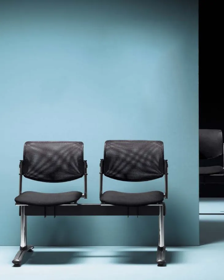 Seduta da attesa essenziale e leggera Linea R Bench di Vaghi
